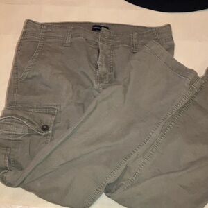 Green cargo pants. men and women’s. 30x30 = 10-12 in women’s